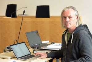 Michael Herrmann, der Bruder des Entführungsopfers Ursula Herrmann, sitzt in einem Sitzungssaal des Landgerichts Augsburg., © picture alliance / Stefan Puchner/dpa