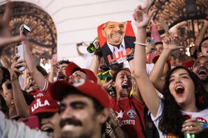 Anhänger von Lula da Silva feiern in der Innenstadt von Rio de Janeiro., © Fernando Souza/dpa