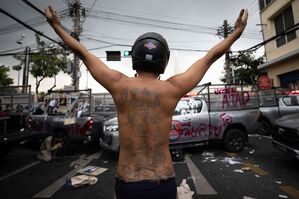 Konfrontation mit der Polizei in Bangkok., © Wason Wanichakorn/AP/dpa