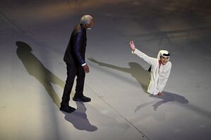 Auch Schauspieler Morgan Freeman (l) nahm an der Eröffnungsfeier teil., © Robert Michael/dpa
