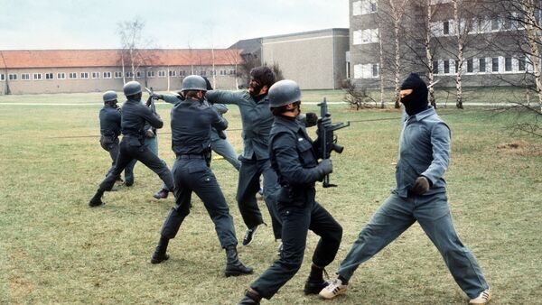 Mitglieder der Anti-Terroreinheit GSG 9 bei der Ausbildung im Nahkampf im Jahr 1979., © Roland Scheidemann/dpa