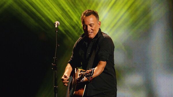 Bruce Springsteen singt während der Abschlussveranstaltung der Invictus Games (2017)., © Nathan Denette/The Canadian Press/AP/dpa