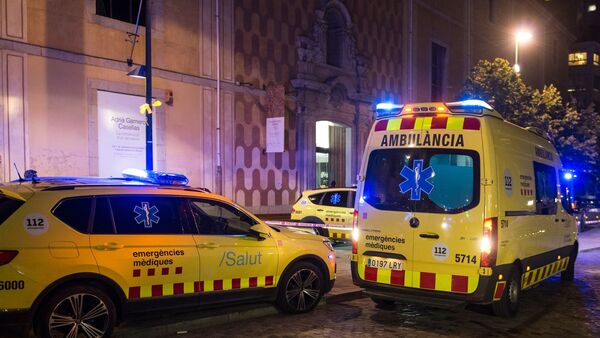 Rettungsdienste nach der Explosion vor der Casa de Cultura in Girona (Katalonien)., © Glòria Sánchez/EUROPA PRESS/dpa