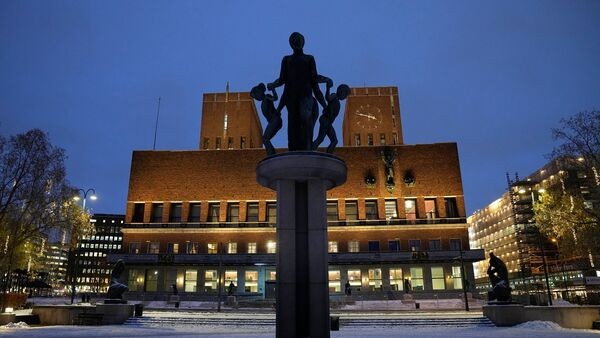 Das Osloer Rathaus, Veranstaltungsort der Friedensnobelpreisverleihung im vergangenen Jahr. Der Preis wird in Norwegen verliehen, die anderen Auszeichnungen werden in Schweden überreicht. So hat es Alfred Nobel gewollt., © Alexander Zemlianichenko/AP/dpa