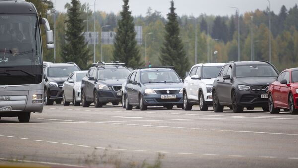 Nach Ankündigung der Teilmobilmachung gab es an der russisch-finnischen Grenzen mehr Verkehr als gewöhnlich., © Sasu Mäkinen/Lehtikuva/dpa