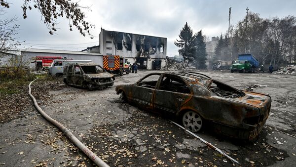 Ausgebrannt: Russische Raketen haben im umkämpften Saporischschja ein Gewerbegebiet getroffen., © -/Ukrinform/dpa