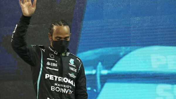 Hadert noch immer mit dem umstrittenen Finale in Abu Dhabi: Lewis Hamilton., © Kamran Jebreili/AP POOL/dpa