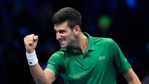 Hat das Halbfinale der ATP-World Tour Finals erreicht: Novak Djokovic jubelt nach seinem Sieg., © Antonio Calanni/AP/dpa