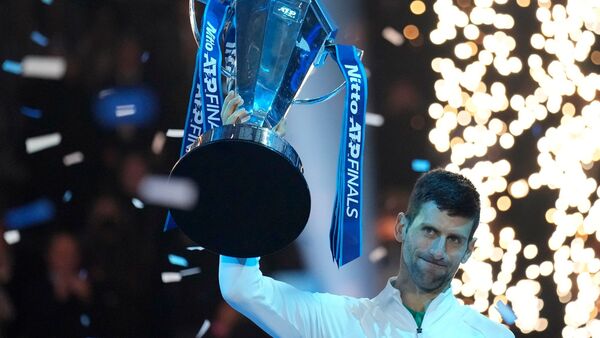 Novak Djokovic zog mit seinem sechsten Erfolg bei den ATP Finals mit Roger Federer gleich., © Antonio Calanni/AP/dpa