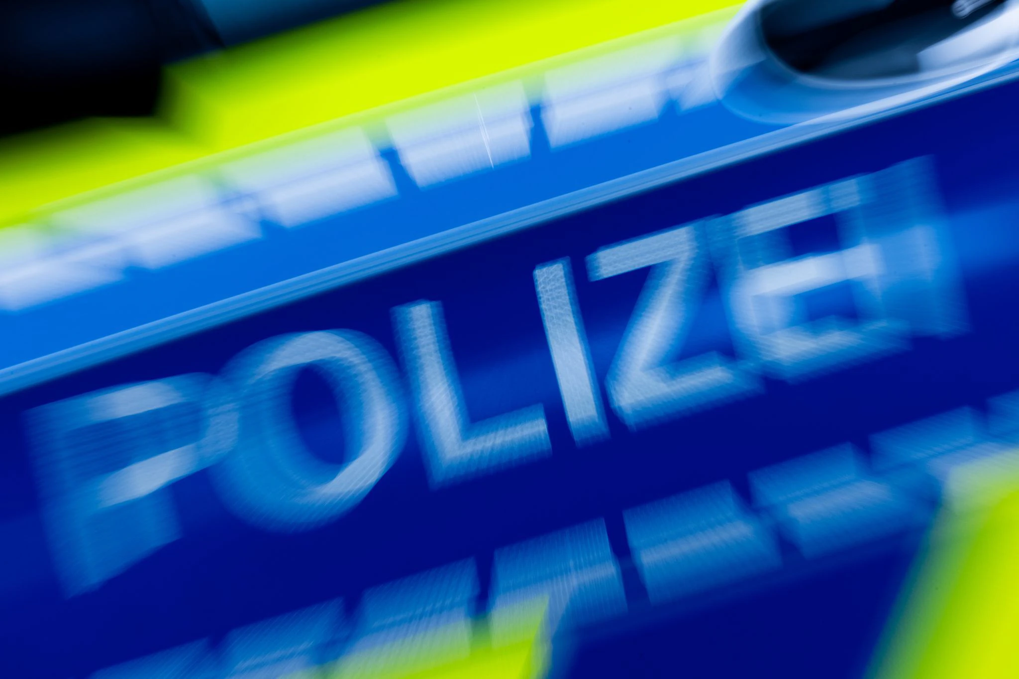 Die Polizei rückte mit zahlreichen Beamten an. (Archivbild) — © Rolf Vennenbernd/dpa