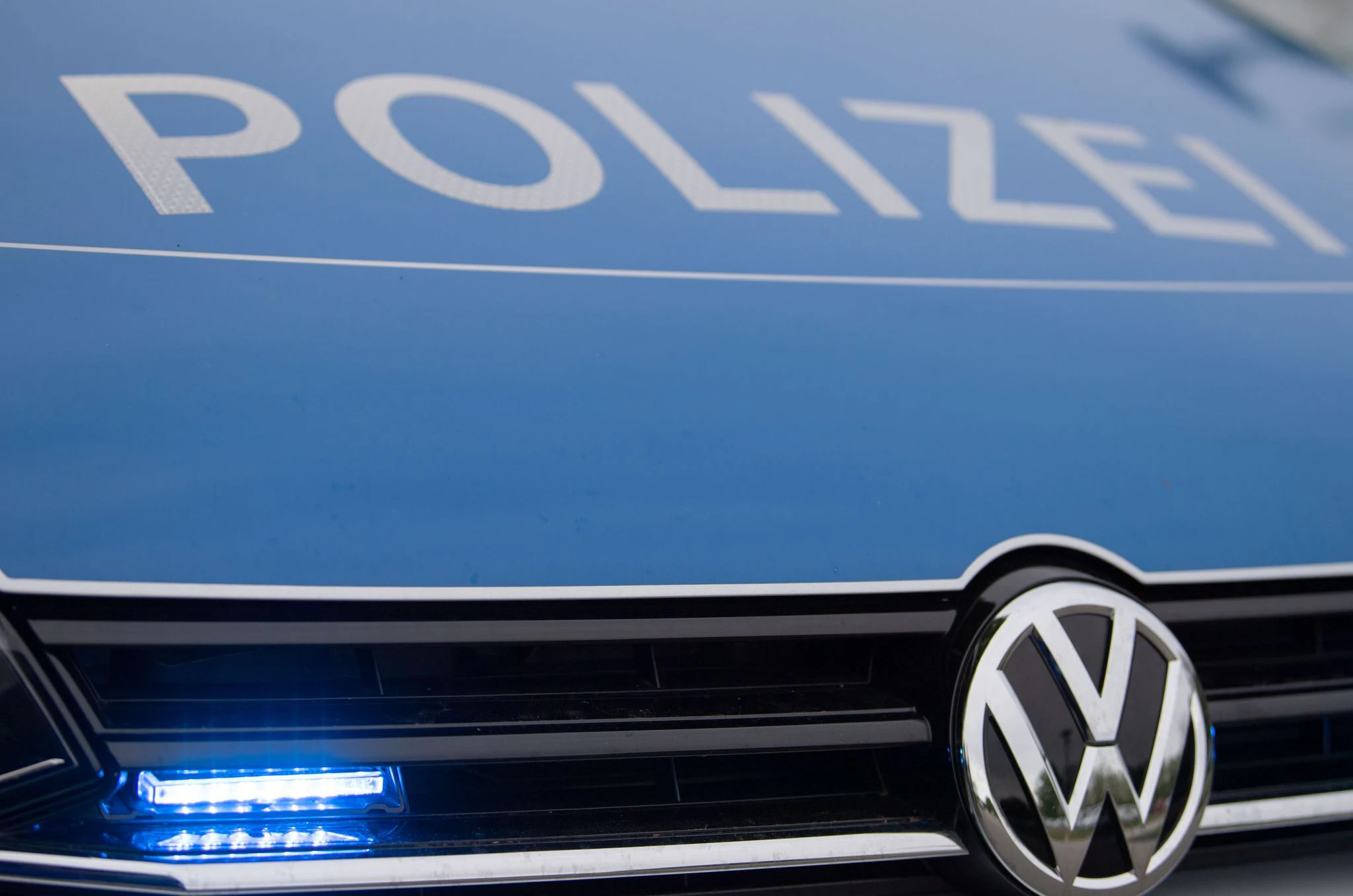 Die Polizei ermittelt wegen Unfallflucht gegen den 83-Jährigen. (Symbolbild) — © Lino Mirgeler/dpa