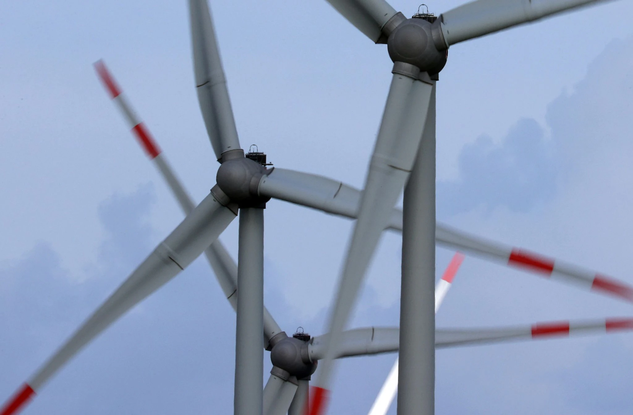 Die Firma Qair will mit dem Bau des Windparks im Altöttinger Forst 2027 beginnen. (Symbolbild) — © Karl-Josef Hildenbrand/dpa