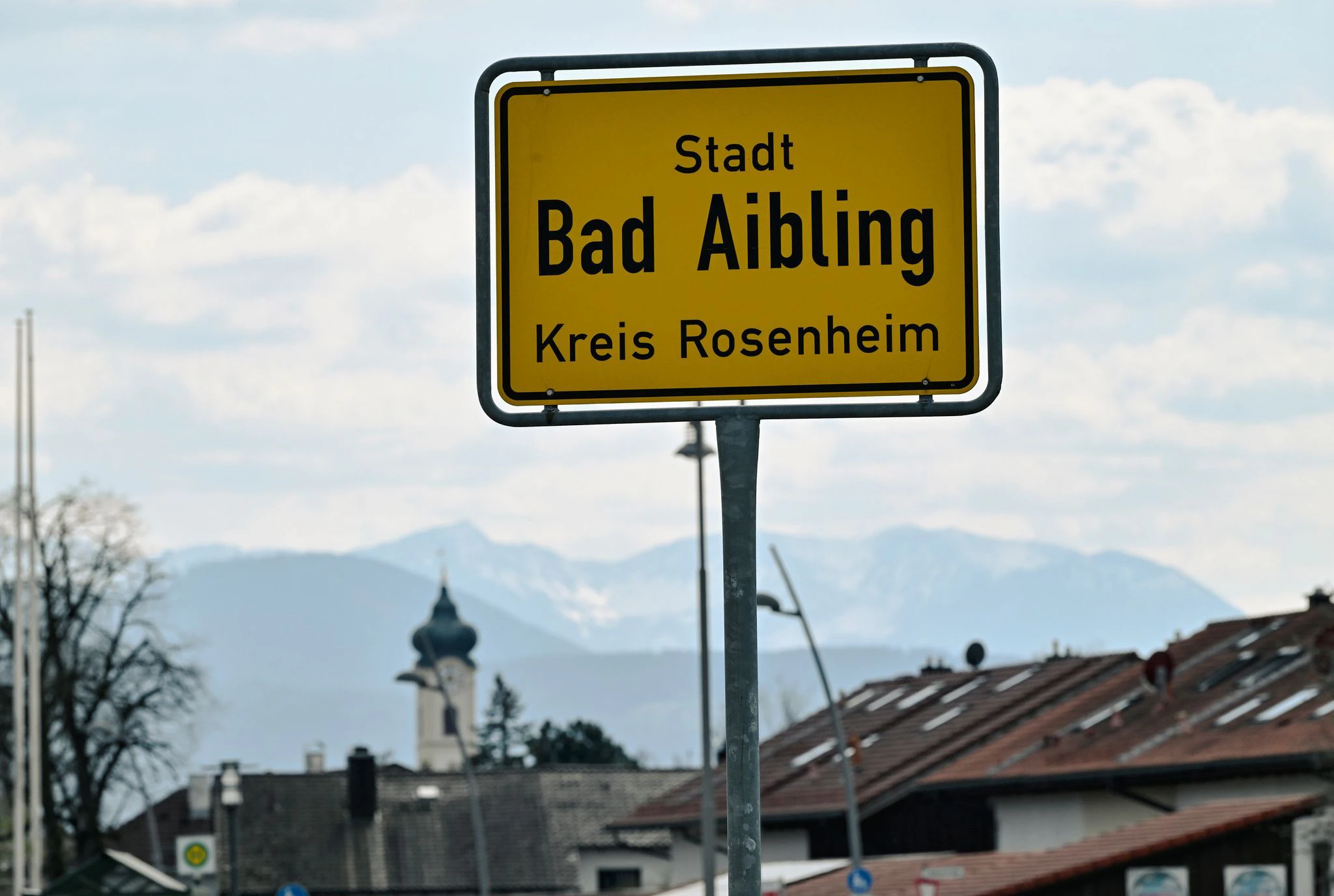 Wieder sind tote Rinder auf Bauernhof in Oberbayern entdeckt worden - dieses Mal in Bad Aibling. — © Uwe Lein/dpa