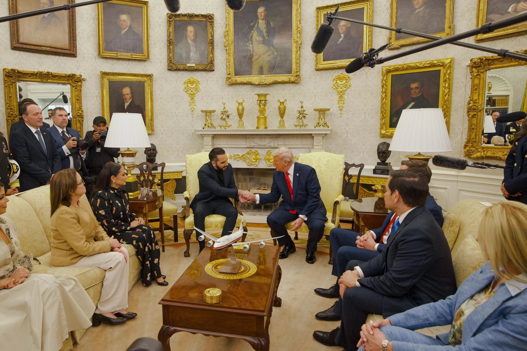 Trump greift wieder Selenskyj an — © ---/Presidencia El Salvador/dpa